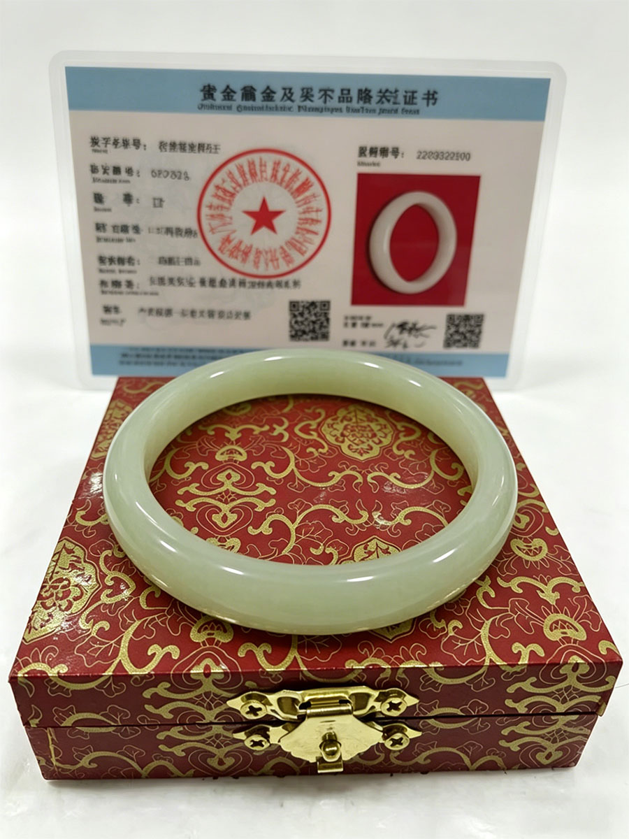玉石手镯（木盒）
